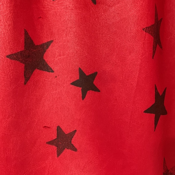 Red pants with black stars, fits like a size 6 - Picture 7 of 15